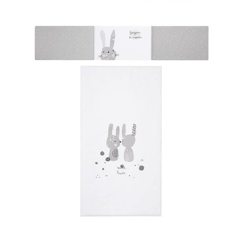 Colcha y protector para cuna Snoops de Petit Praia en color gris.