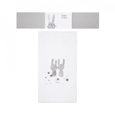 Colcha y protector para cuna Snoops de Petit Praia en color gris.