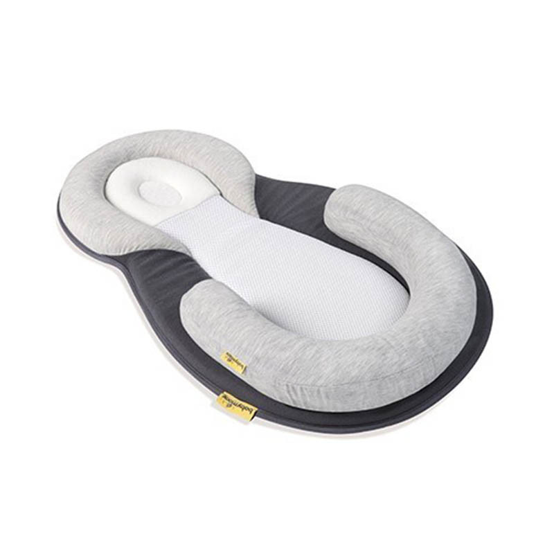Soporte anatómico para dormir cosydream de Babymoov en el color smokey.