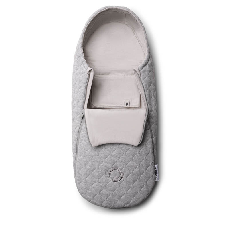 saco para silla recién nacido de Bugaboo en el color light grey melange