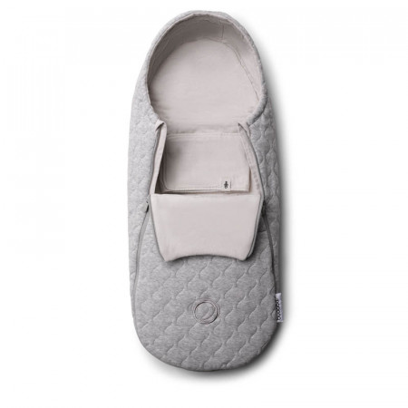 saco para silla recién nacido de Bugaboo en el color light grey melange
