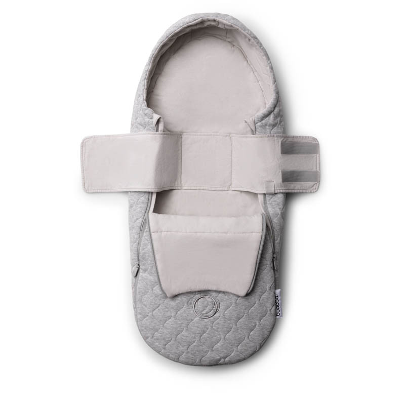 saco para silla recién nacido de Bugaboo en el color light grey melange