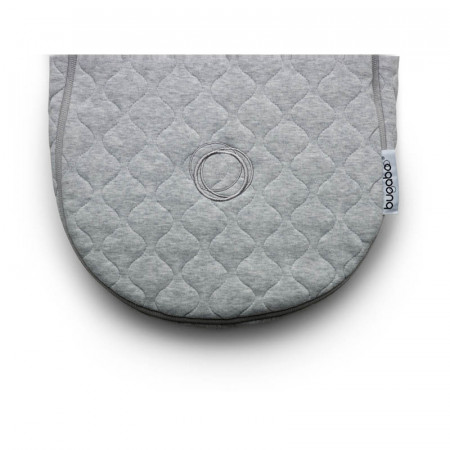 saco para silla recién nacido de Bugaboo en el color light grey melange