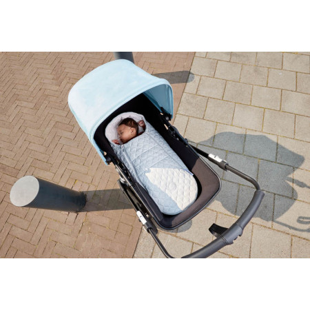 saco para silla recién nacido de Bugaboo en el color light grey melange