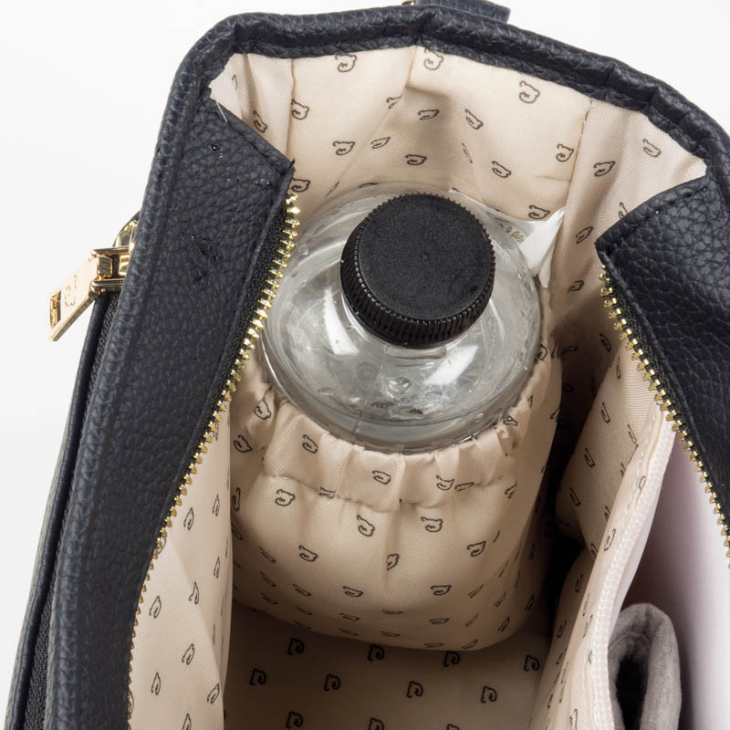 Bolso organizador London de pasito a pasito, tiene bolsillos exteriores e interiores para poder tener todo ordenado y a mano.