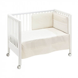 protector y colcha de cuna star de cambrass en color beige