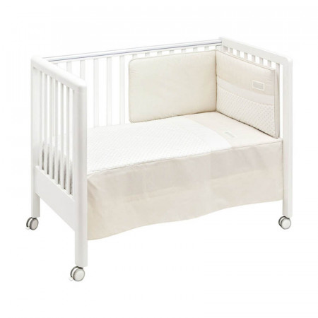 protector y colcha de cuna star de cambrass en color beige