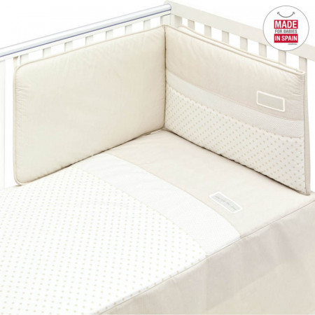 protector y colcha de cuna star de cambrass en color beige