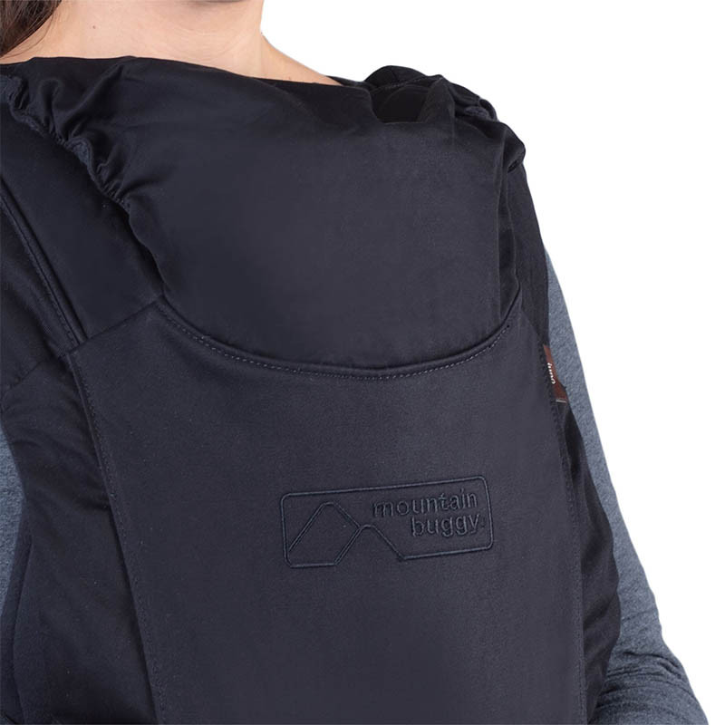 mochila portabebes juno de mountain buggy en color negro