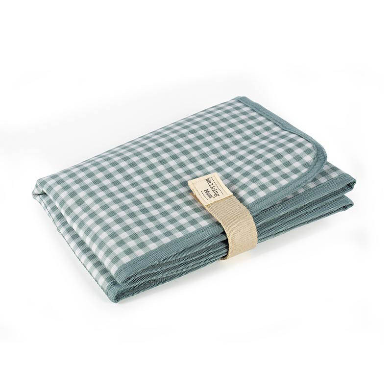 Cambiador de la colección I love vichy de Walking Mum en color verde.