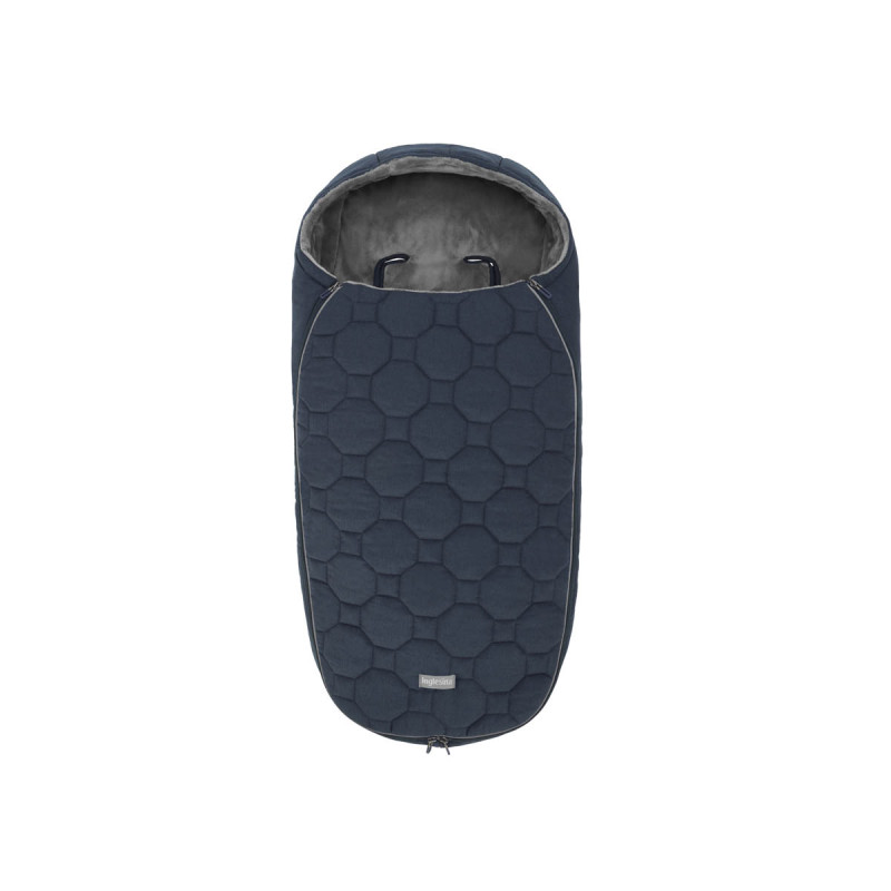 Saco silla de invierno Inglesina para bebés recién nacidos en color midnight blue.