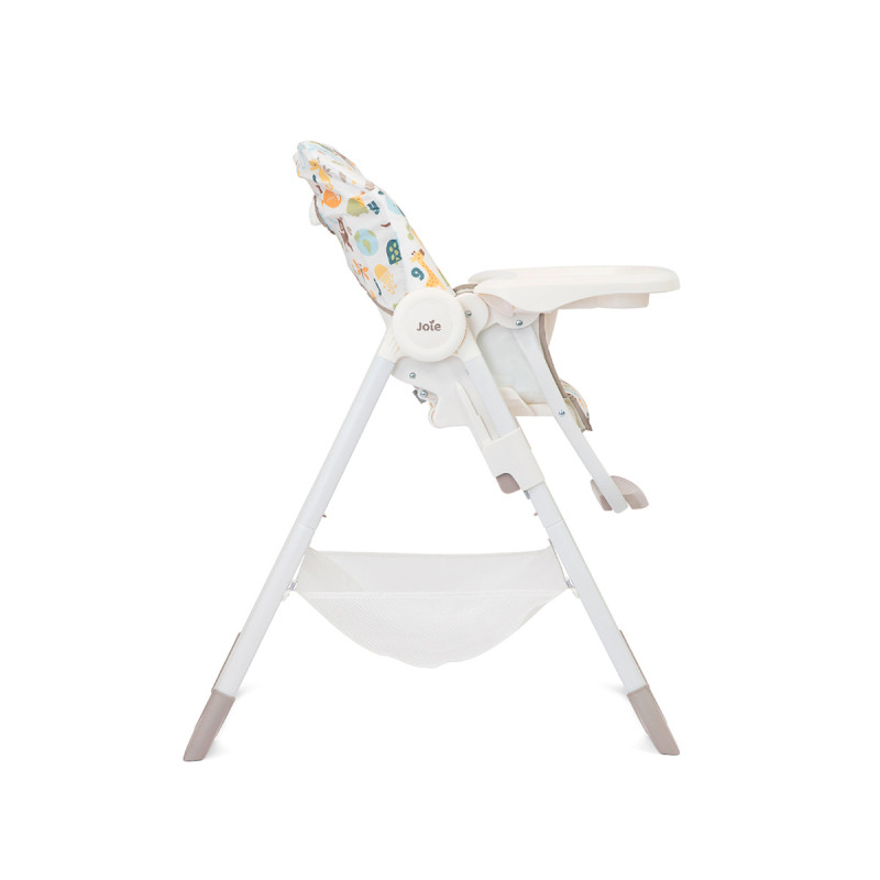 trona joie snacker 2in1 contiene cesta de almacenamiento amplio y espacioso.