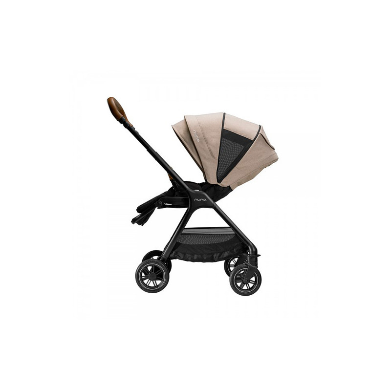 Duo cochecito Triv de Nuna, con capota impermeable extensible con protección solar UPF50+.