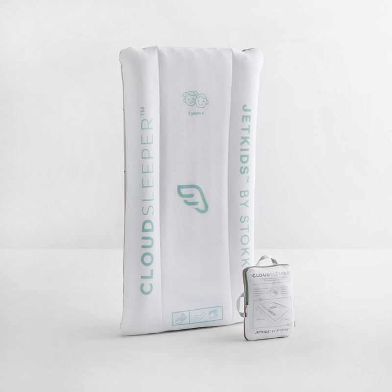Cama hinchable infantil CloudSleeper de Stokke para niños pequeños y mayores de tres años.