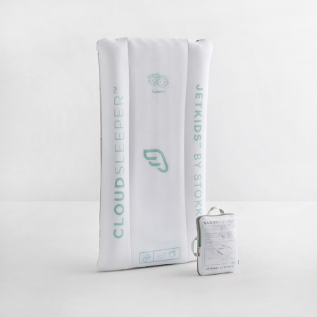Cama hinchable infantil CloudSleeper de Stokke para niños pequeños y mayores de tres años.
