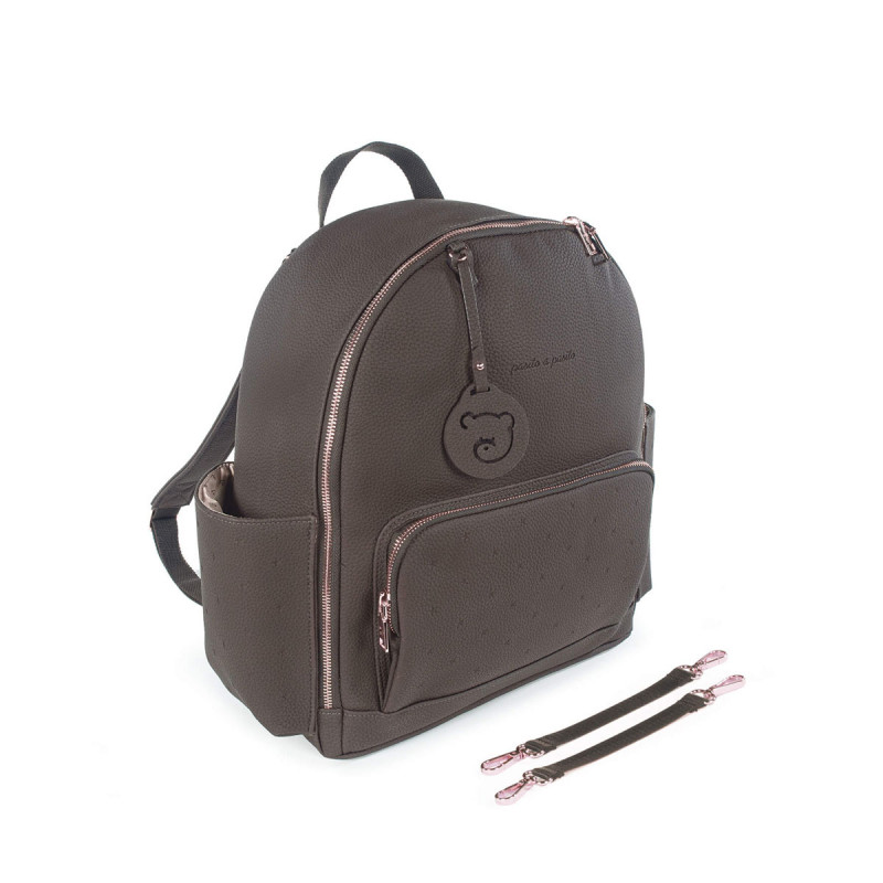 Mochila London de Pasito a Pasito, incluye dos asas pequeñas para que puedas usarla colgada en el cochecito de tu bebé.