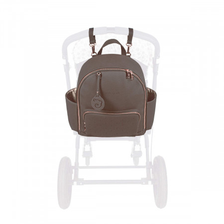 Mochila London de Pasito a Pasito, puede ir colgada en el cochecito de tu bebé.