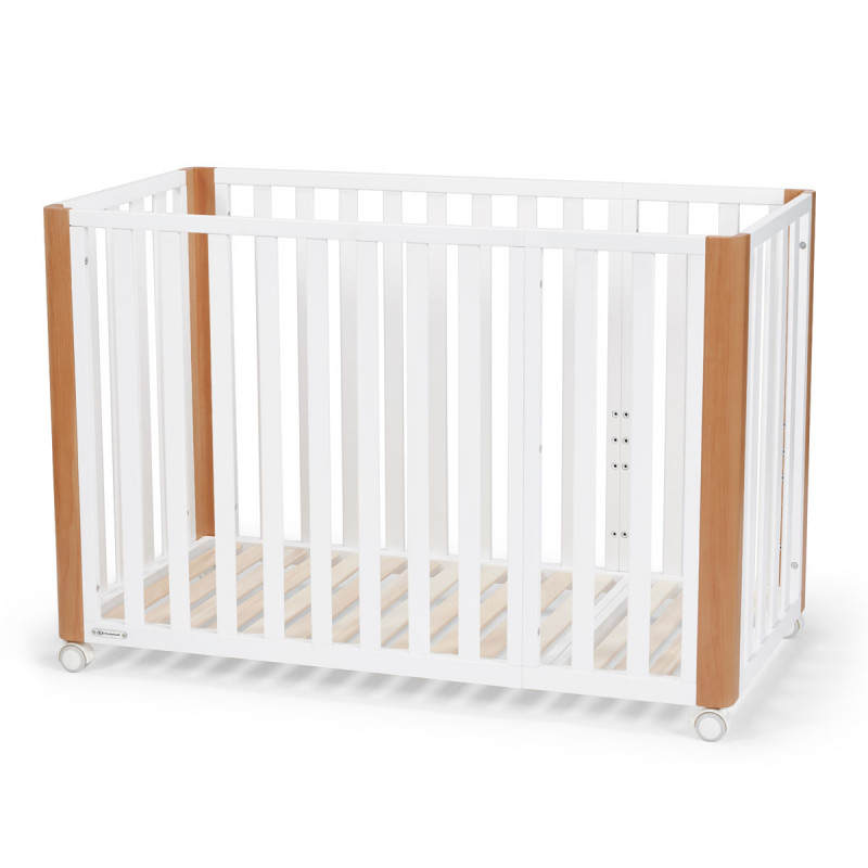 Minicuna Koya 4 en 1 de Kinderkraft, también es una cama donde podrá dormir un niño más grande.
