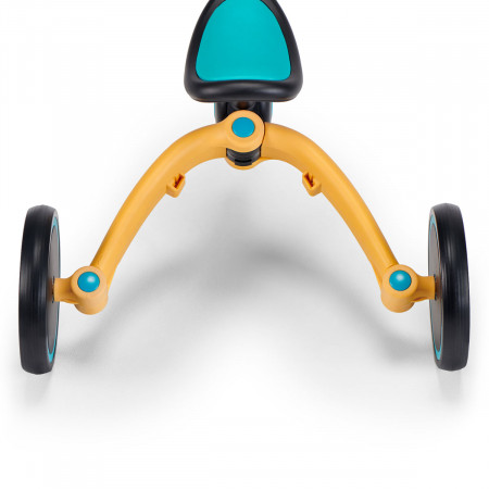Triciclo 4TRIKE 3 en 1 de Kinderkraft, cuando tiene las ruedas traseras abiertas.