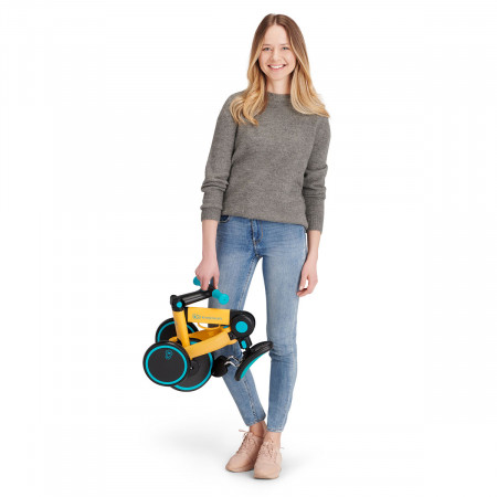 Triciclo 4TRIKE 3 en 1 de Kinderkraft, es fácil de guardar y, gracias a su peso, también fácil de transportar.