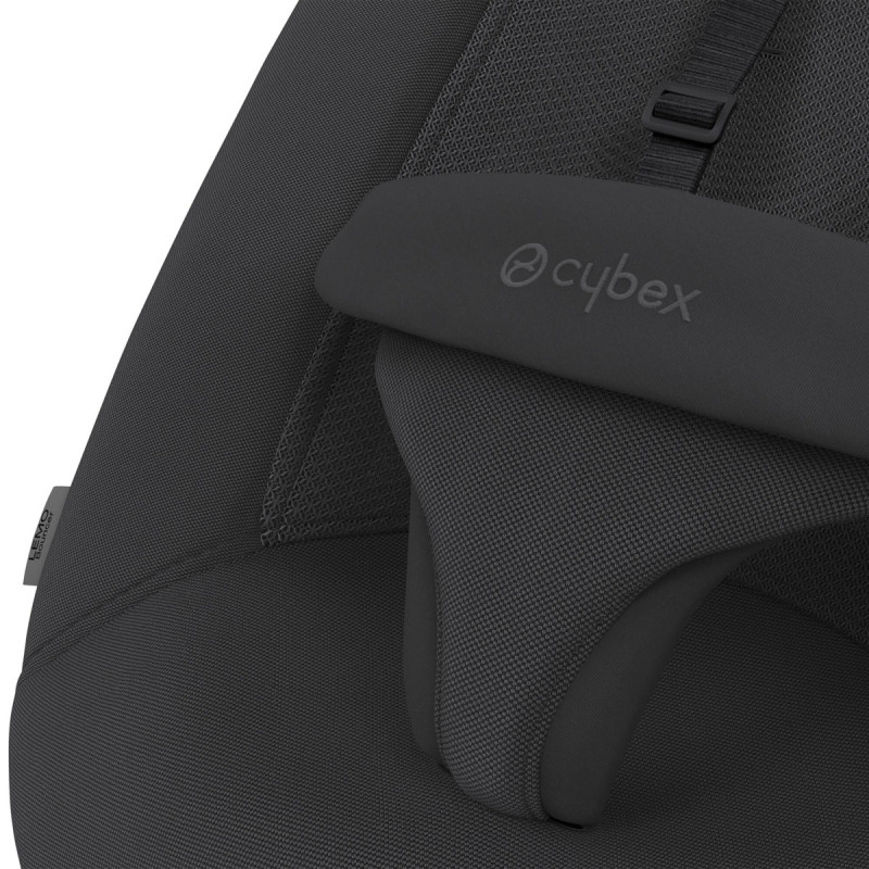 Hamaca Lemo de Cybex con sistema de retención fácil y seguro: un arnés blando acolchado y unas correas para los hombros.