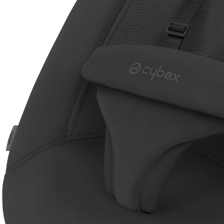 Hamaca Lemo de Cybex con sistema de retención fácil y seguro: un arnés blando acolchado y unas correas para los hombros.