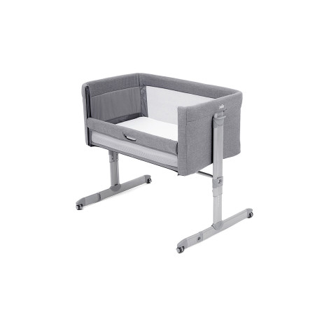 Cuna de colecho Roomie de Joíe con lateral abatible para dormir cerca de tu bebé con seguridad sin estar en la misma cama.
