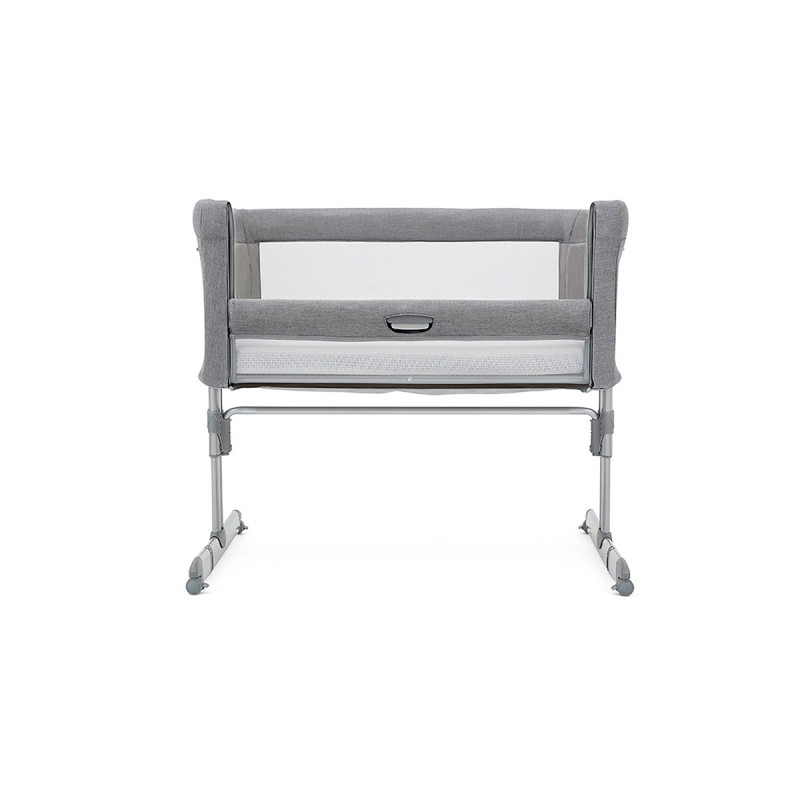 Cuna de colecho Roomie de Joíe tiene un chasis ligero de aluminio.
