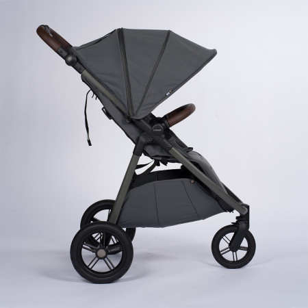 Silla de paseo M.3x de Mast Swiss Design,  con capota parasol extra grande hasta 4 posiciones y protección solar de UV 50+