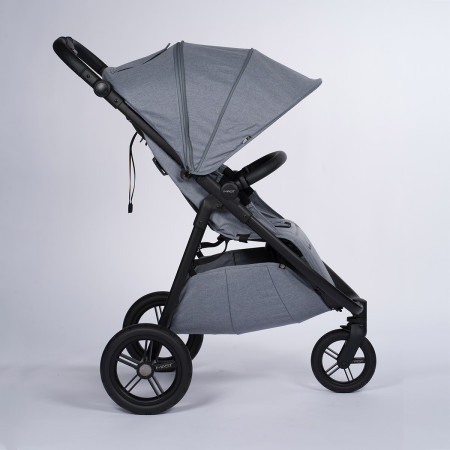 Silla de paseo M.3x de Mast Swiss Design,  con capota parasol extra grande hasta 4 posiciones y protección solar de UV 50+