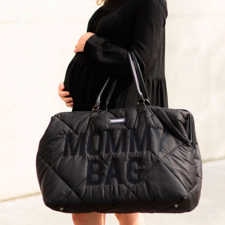 Bolso Mommy Bag de Childhome, esta versión tiene un aspecto más elegante gracias a las palabras bordadas.