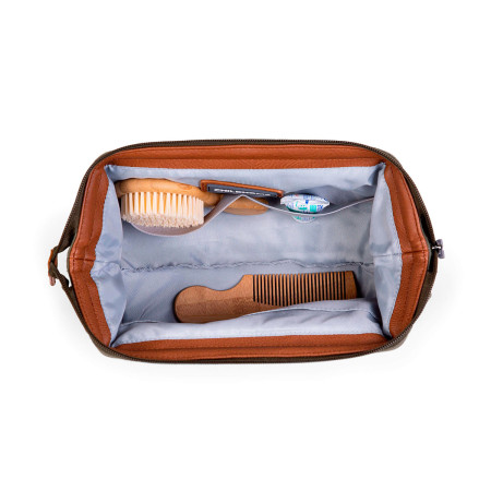 Neceser Baby Necessities de Childhome, repelente al agua en la que se pueden guardar de forma segura los productos del bebé.