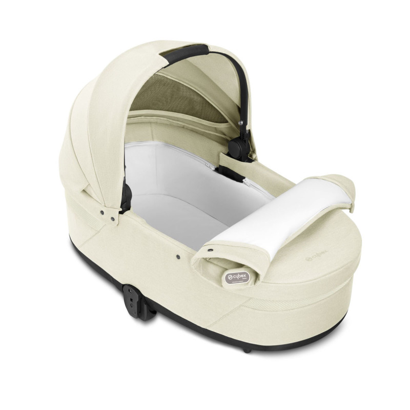 Capazo Cot S Lux 2023, ofrece espacio para estirarse y moverse, mientras que el forro suave crea un entorno agradable-descanso.