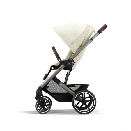 Silla de paseo Cybex Balios S Lux 2023, vista lateral, asiento orientado hacia al frente.
