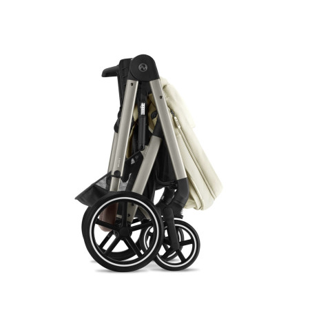 Silla de paseo Cybex Balios S Lux 2023, se pliega fácilmente con una sola mano.
