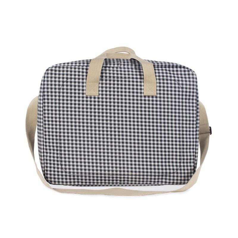 Maleta I love vichy de Walking Mum fabricado en un material resistente y de fácil limpieza a mano o a máquina a 30 °C.