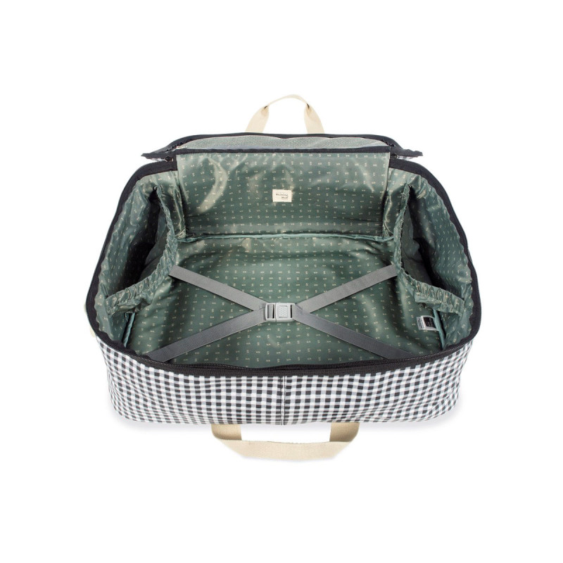 Maleta I love vichy de Walking Mum es cómoda, ligera y manejable con dimensiones rectangulares y apertura práctica.