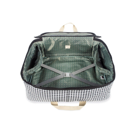 Maleta I love vichy de Walking Mum es cómoda, ligera y manejable con dimensiones rectangulares y apertura práctica.
