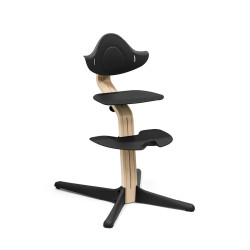 Trona evolutiva Nomi de Stokke en color negro natural.