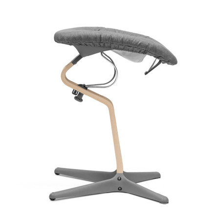 Newborn set para trona Nomi de Stokke, ajuste perfecto a una posición casi horizontal.