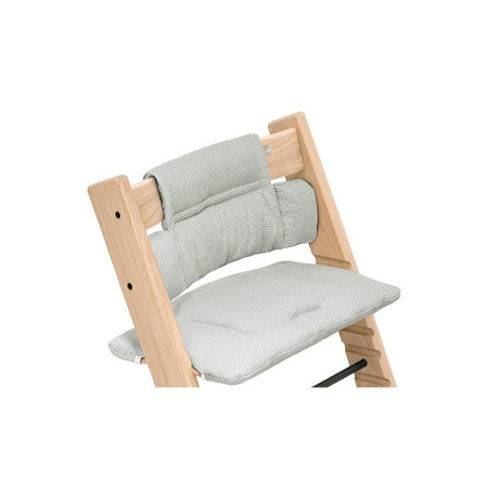 Cojín para silla Tripp Trapp de Stokke en color nordic grey, colocado para silla.