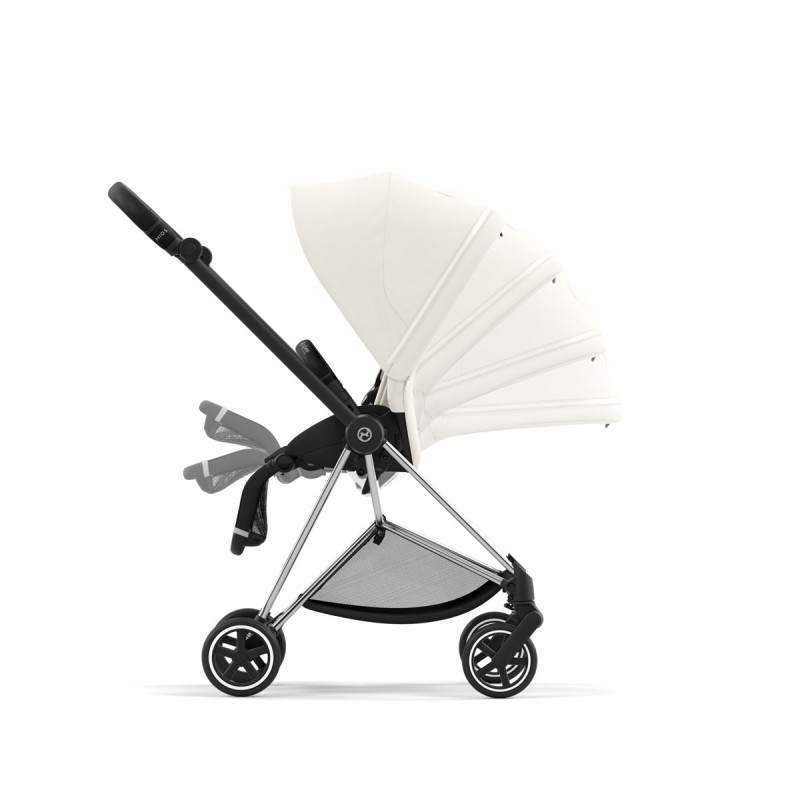 Silla de paseo Mios Platinum de Cybex, asiento reversible y reclinable en posición horizontal con una sola mano.