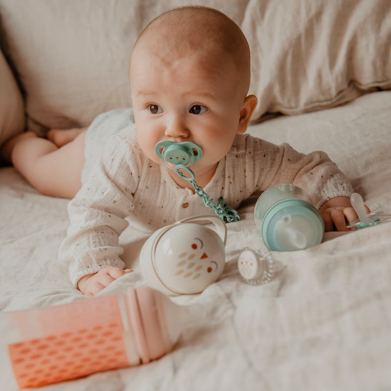 Chupete con tetina fisiológica de la colección Premium Owl de Suavinex, para bebés de 6 a 18 meses.