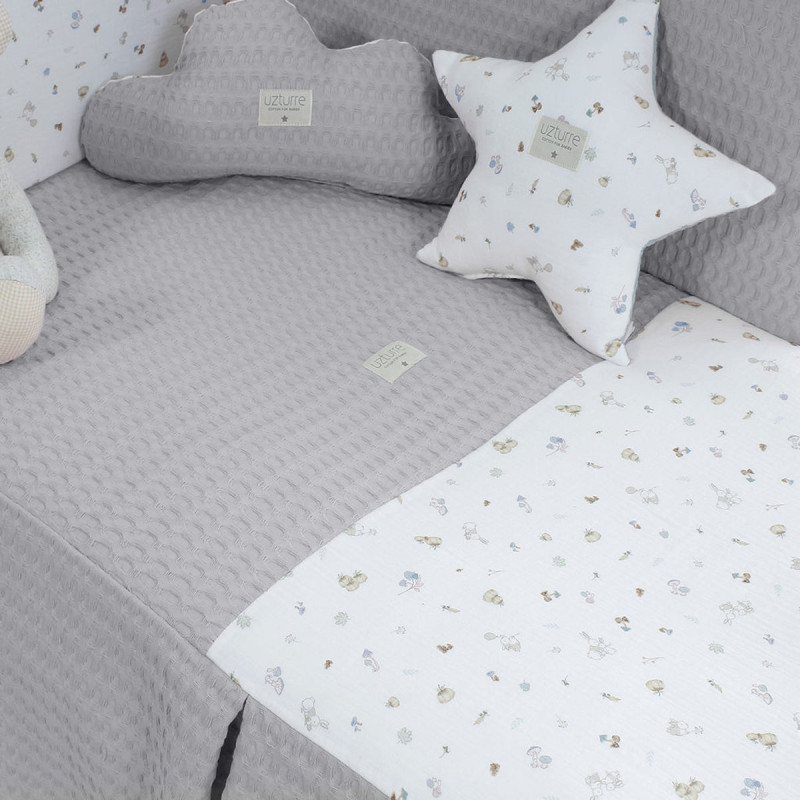Uzturre Benjamin colcha y protector detalle gris