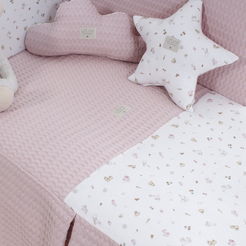 Uzturre Benjamin colcha y protector detalle rosa