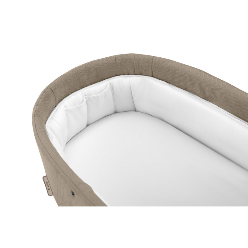 Capazo Cot S Lux 2024. El bolsillo dentro del capazo es muy práctico para guardar tus objetos de valor.