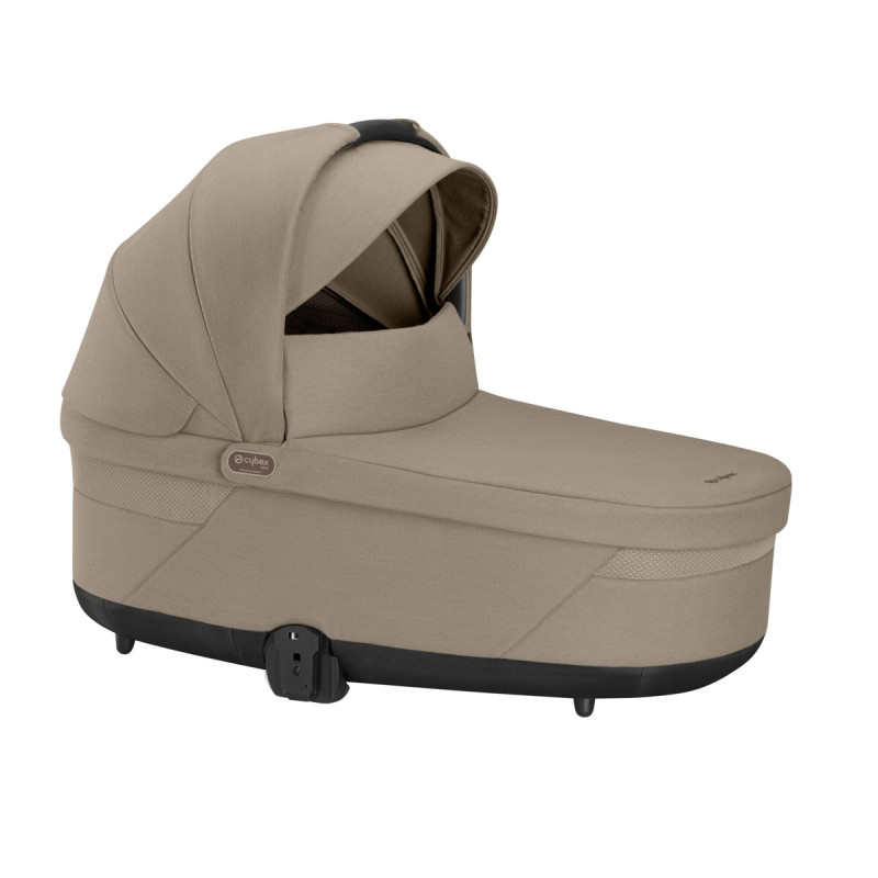 Capazo Cot S Lux 2024, protegerá a tu bebé con la capota solar UPF 50+ XXL, que incluye un visor y una ventana de malla.