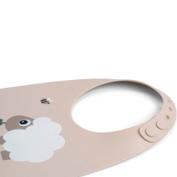 babero de silicona sheepy de done by deer en color arena 2