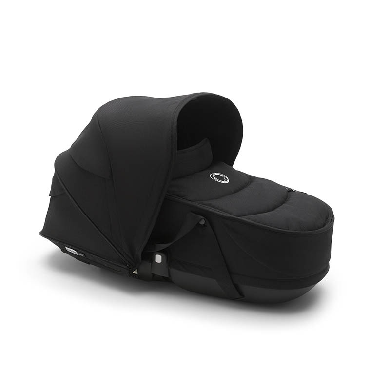 Bugaboo Bee6 con capazo en el color black. Capazo con capota