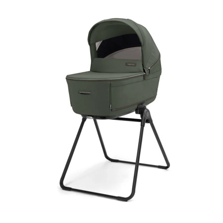 capazo sobre soporte del carrito DUO Aptica de Inglesina en verde ivy green